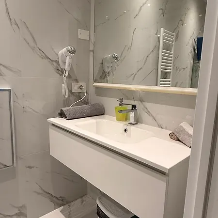 Maria Vicino Fiera Di 1 Aparthotel Rimini